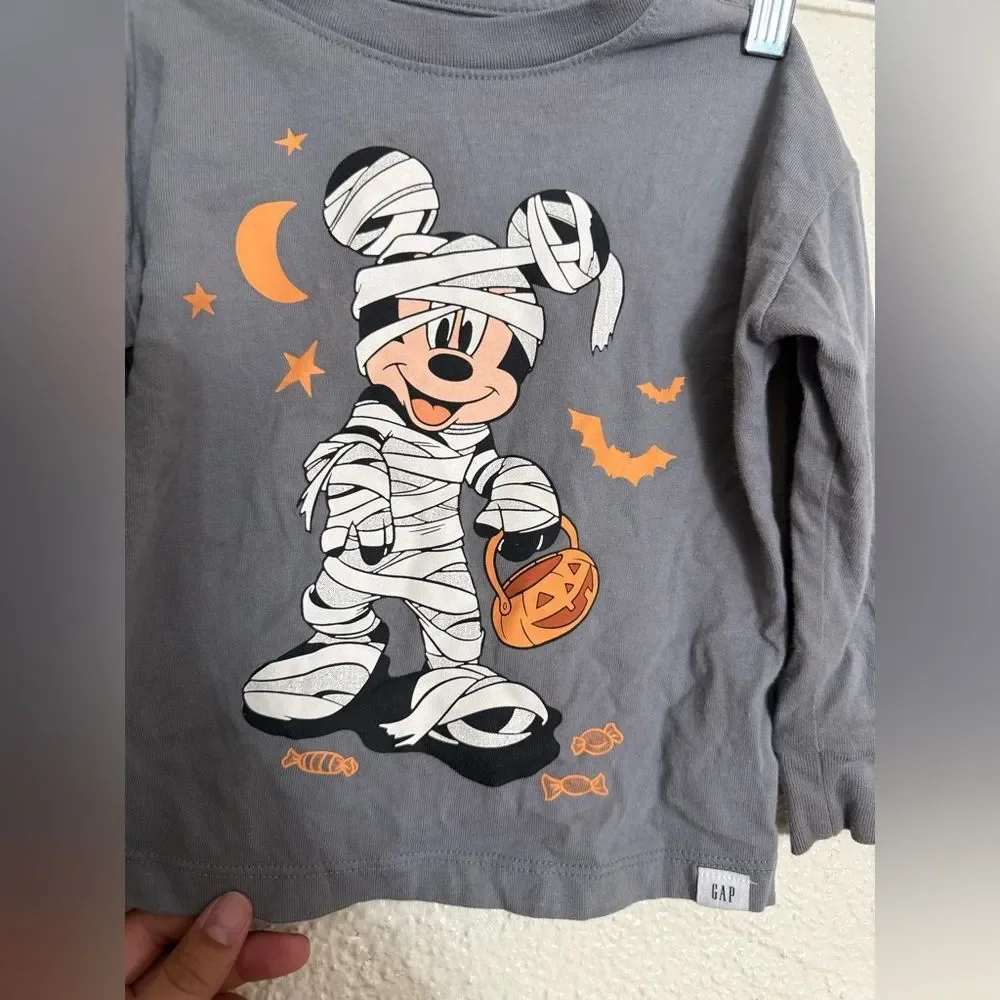 GAP Kids Disney Gray Long Sleeve Shirt with Halloween Mickey Design size 2 years